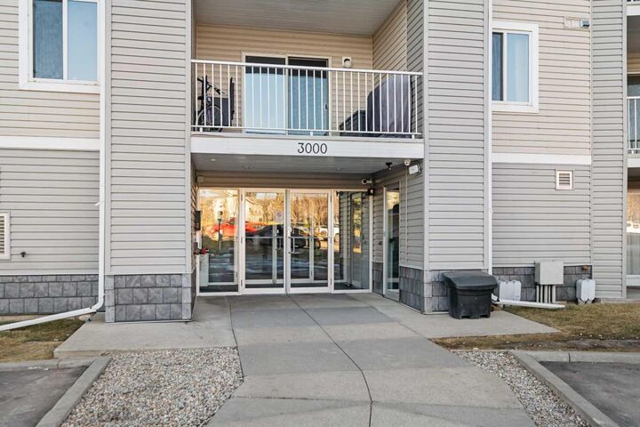 Property Photo: 1620 70 Street SE 3112 AB T2A 7Z2