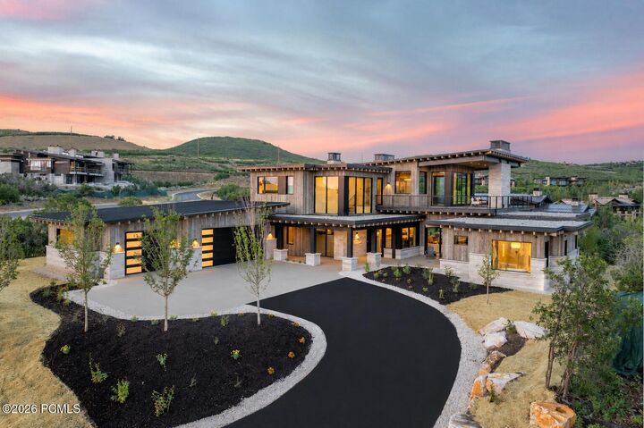 Property Photo:  2022 E Painted Bluff Circle  UT 84036 