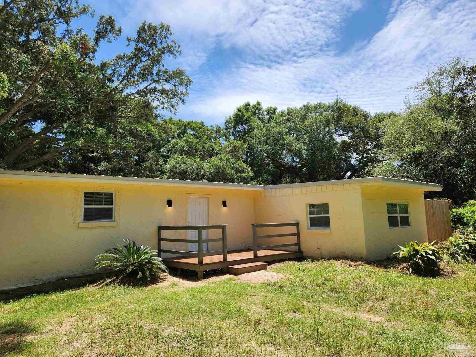 Property Photo: 300 Louisiana Dr FL 32505