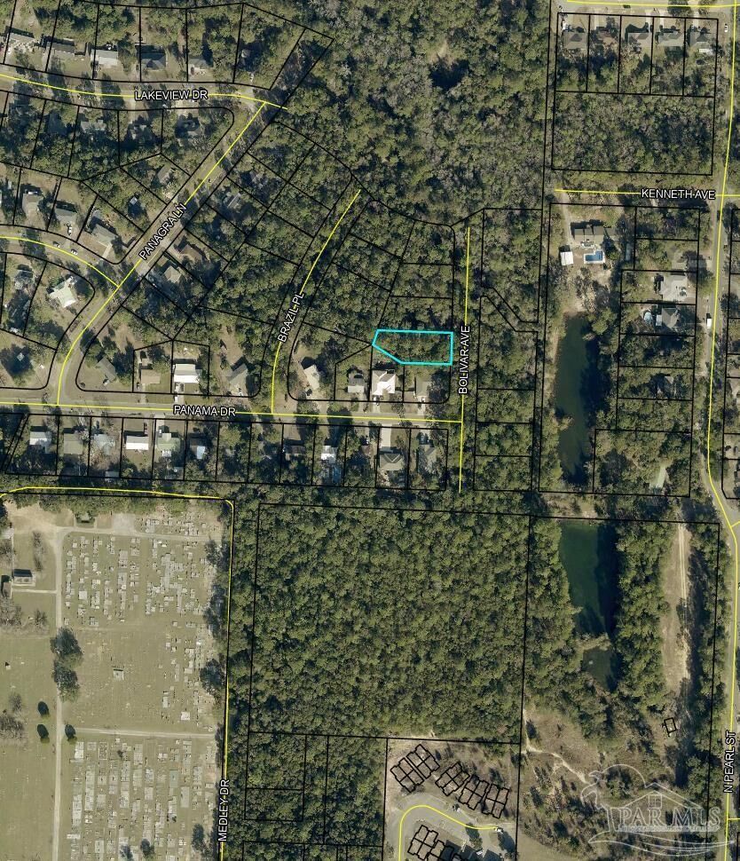 Property Photo: 708 Bolivar Ave FL 32539