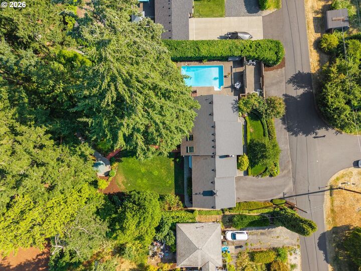 Property Photo:  130 NW 101st Ave  OR 97229 