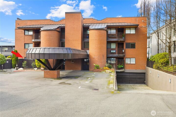 Property Photo: 311 S 2nd Street 101 WA 98033