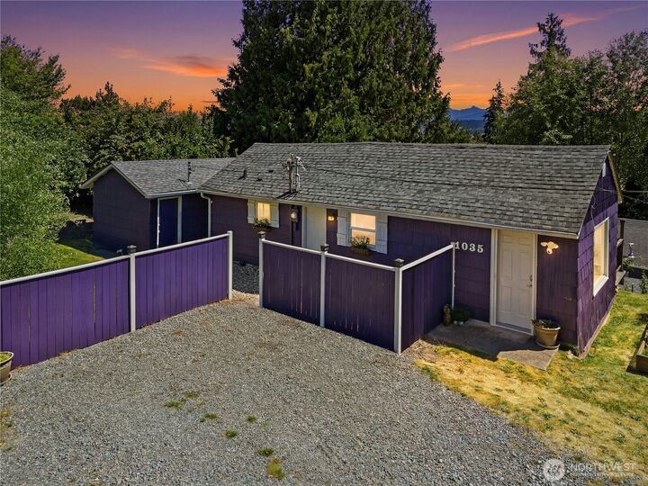Property Photo:  1035  Temple Drive  WA 98201 