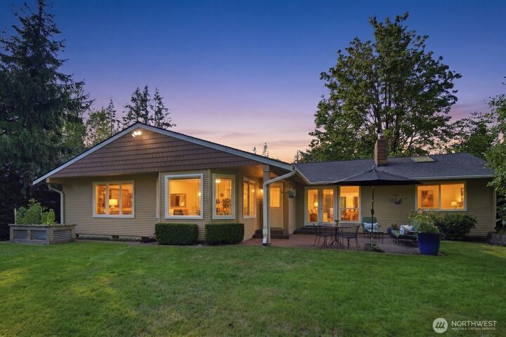 Property Photo:  16537 SE 45th Place  WA 98006 