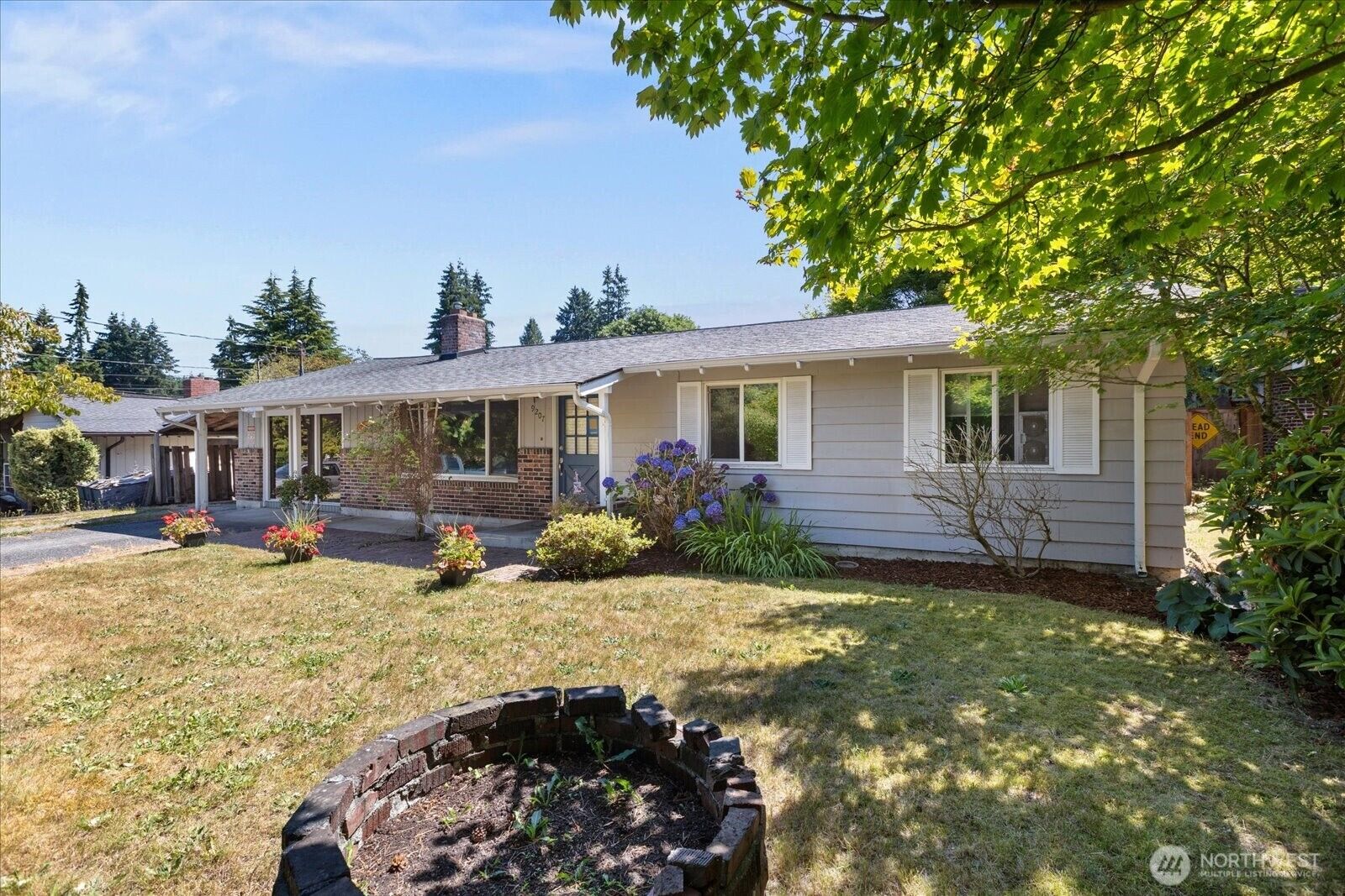 Property Photo:  9207  Meadow Way  WA 98208 