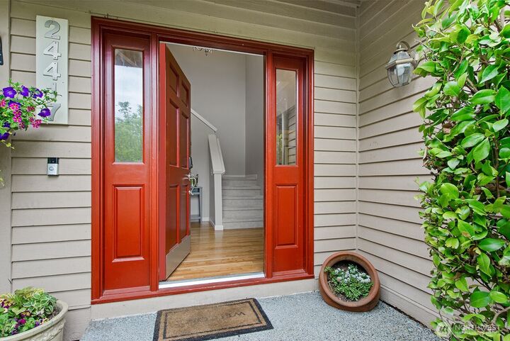Property Photo: 24417 SE 46th Street WA 98029