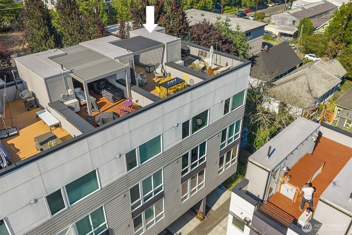 Property Photo:  1644 B  20th Avenue  WA 98122 
