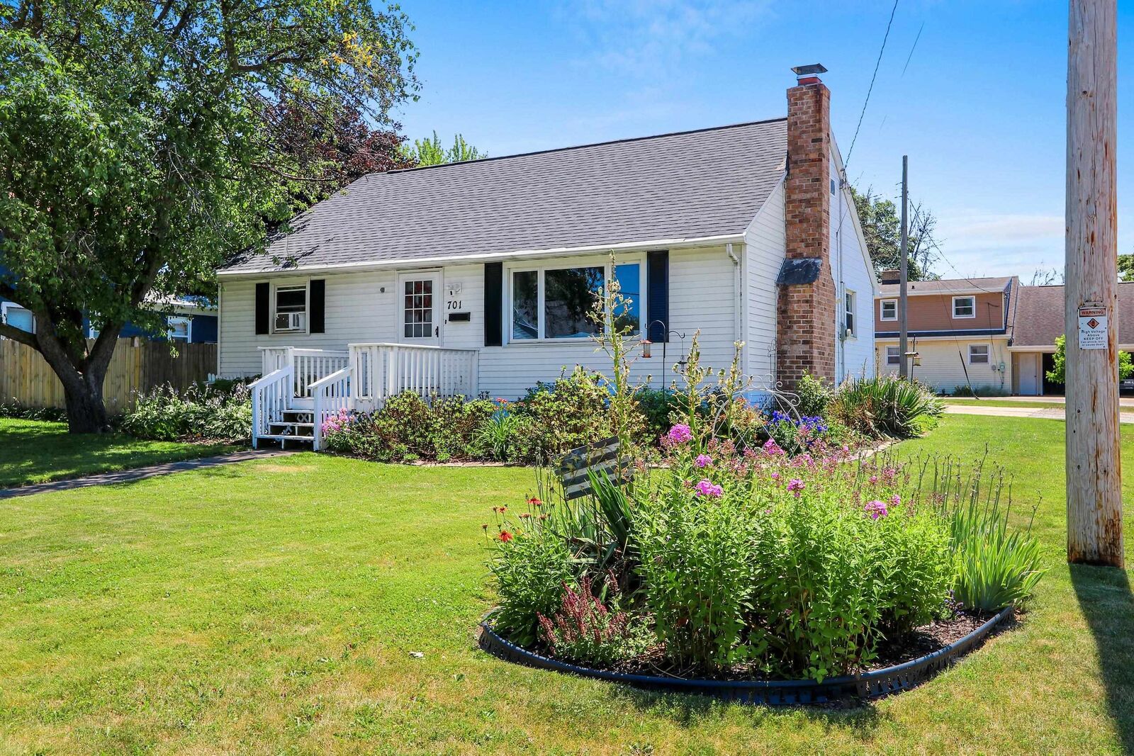 Property Photo:  701 E 10th Street  WI 54130-2861 