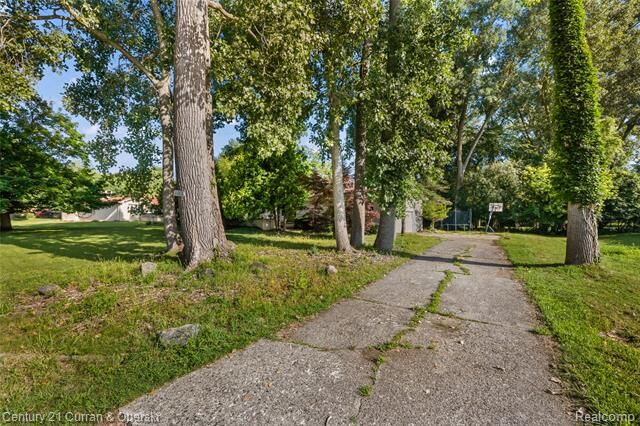 Property Photo: 4652 Patrick Road MI 48322