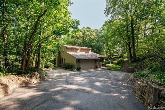 Property Photo: 8878 Minne Wanna Road MI 48348
