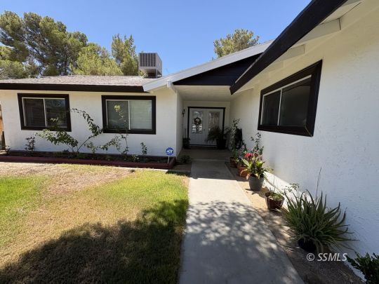 Property Photo:  1008 Sherri St  CA 93555 