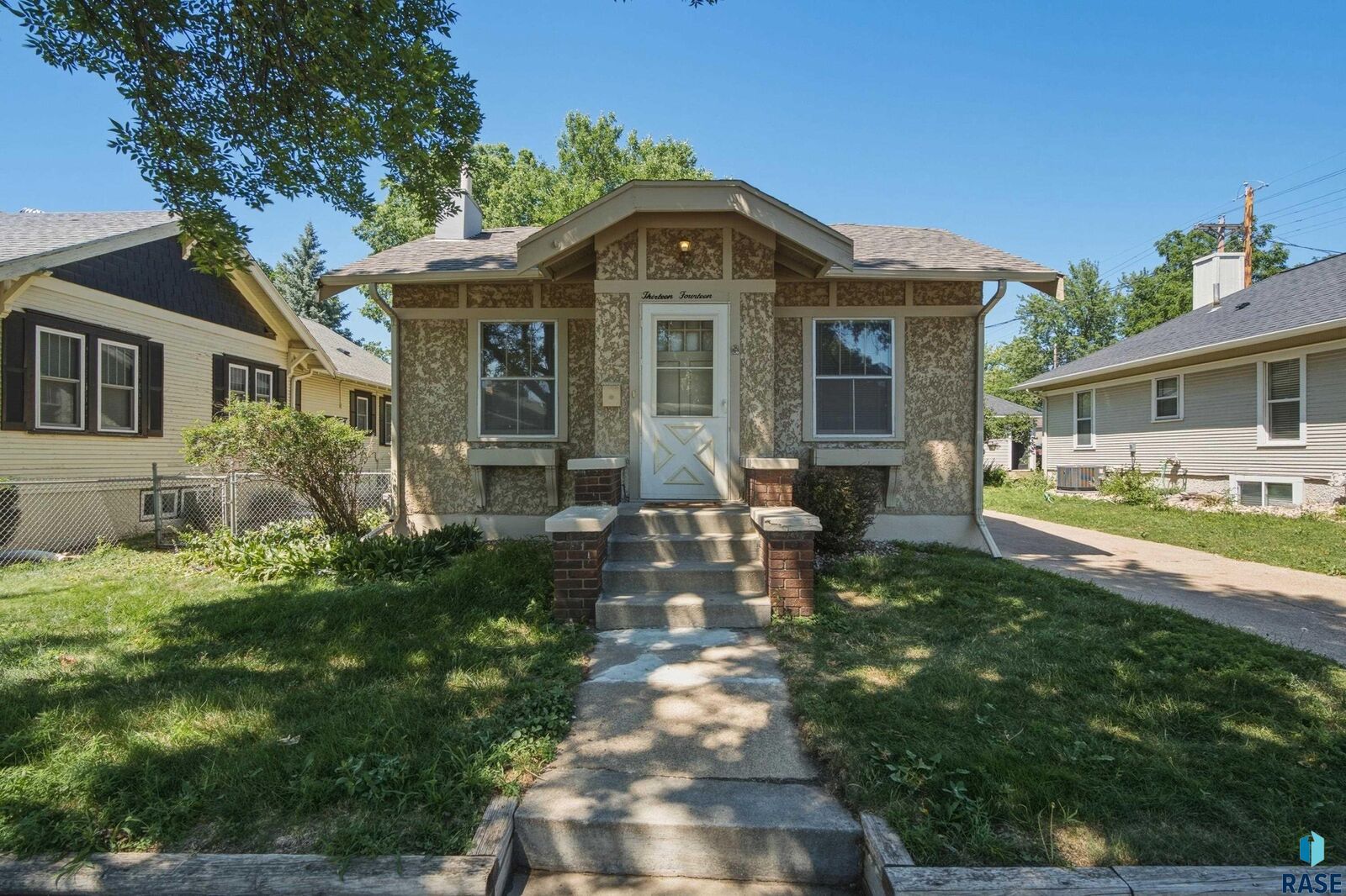 Property Photo: 1314 W 10th St SD 57104