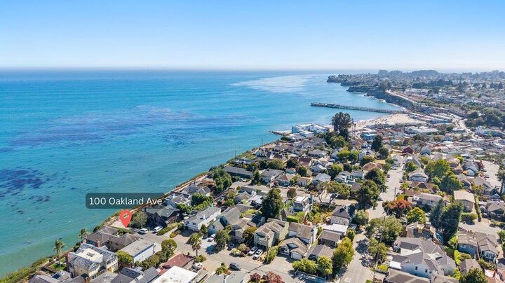 Property Photo:  100 Oakland  CA 95010 