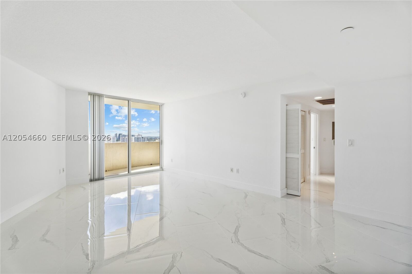 Property Photo: 19501 W Country Club Dr 2506 FL 33180