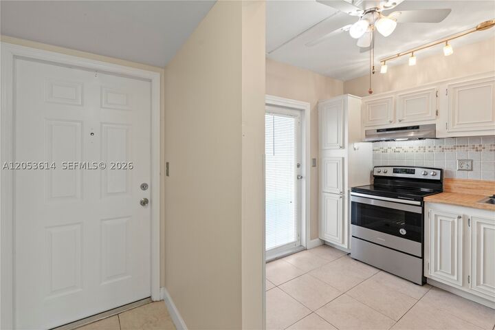 Property Photo:  5950 Del Lago Cir 106  FL 33313 