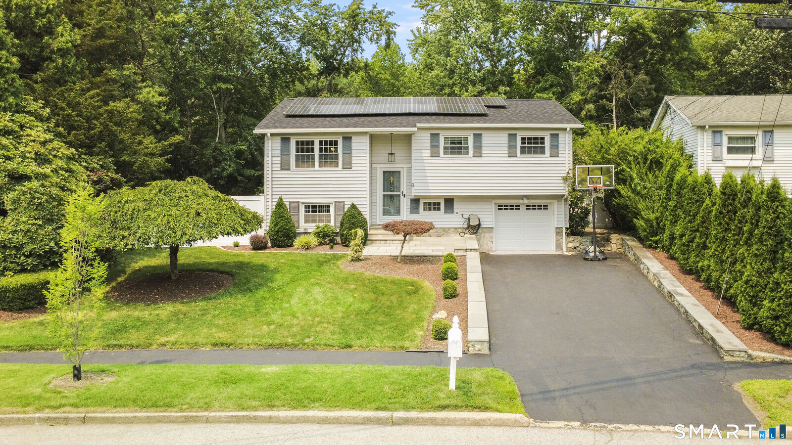 Property Photo:  8 Country Club Road  CT 06851 