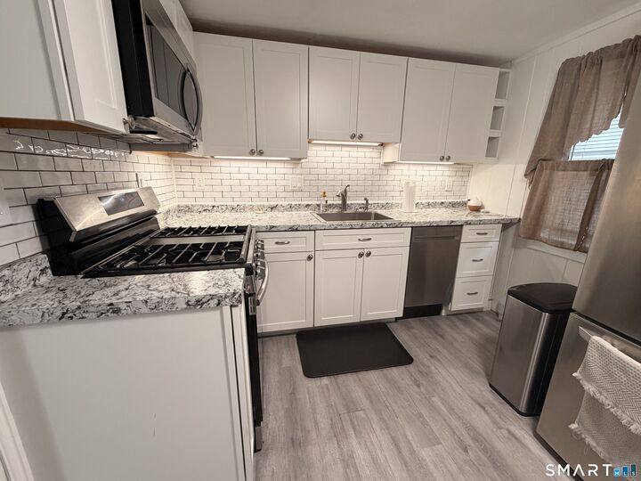 Property Photo:  90 Sims Street  CT 06604 