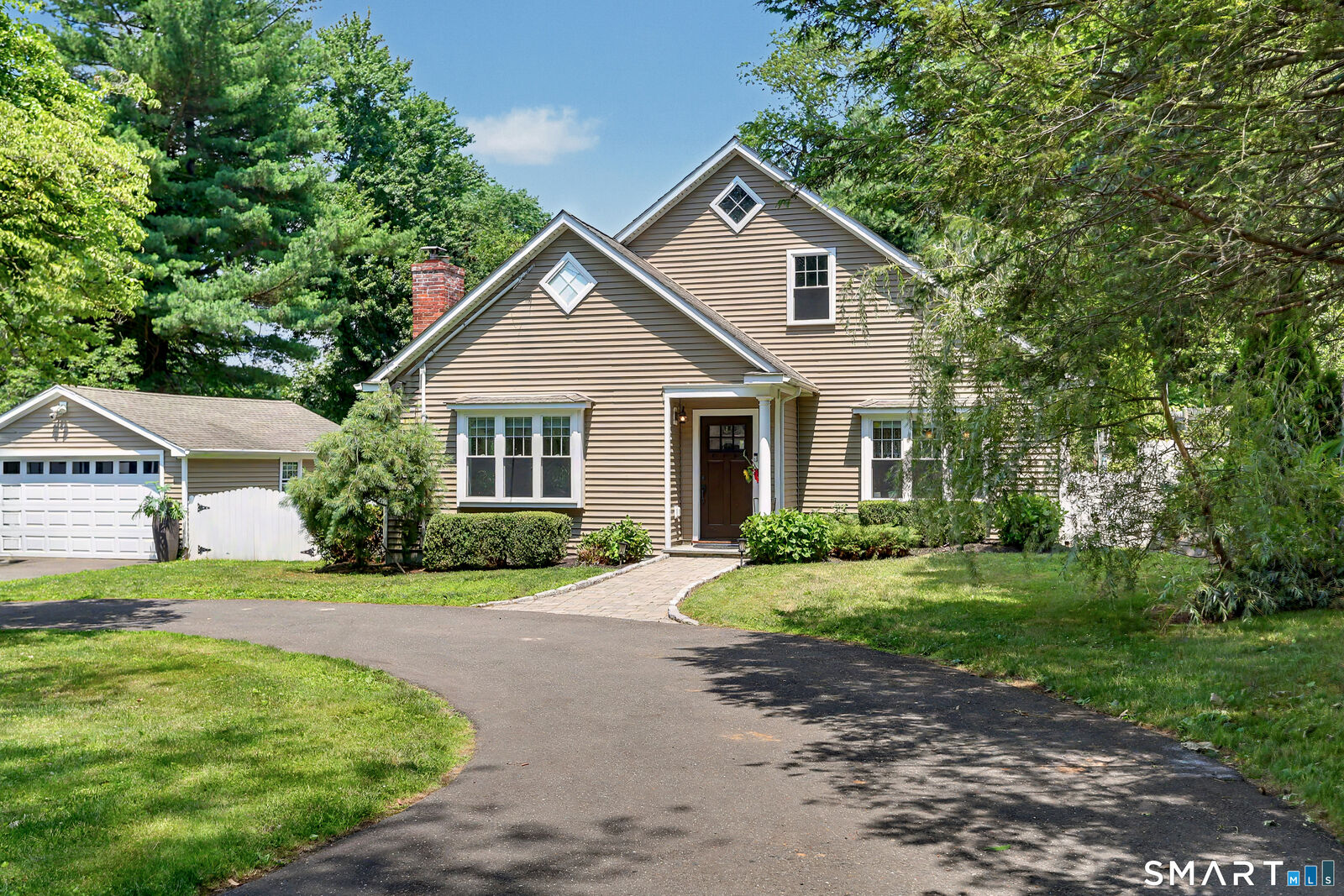 Property Photo: 12 Cottage Place CT 06611