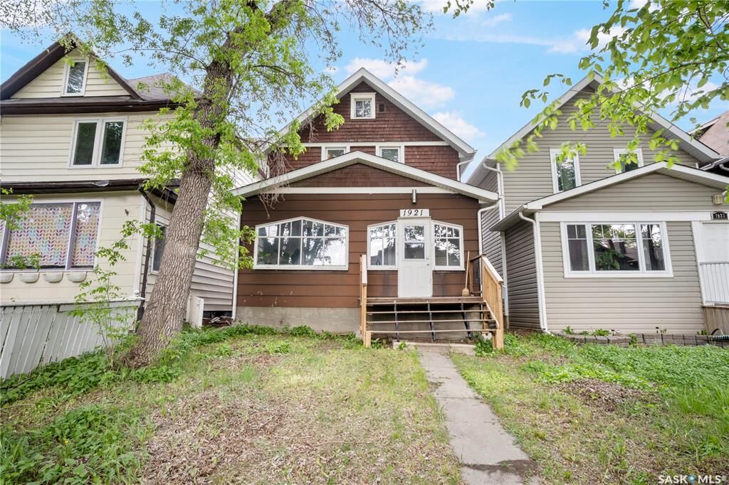Property Photo:  1921 Garnet Street  SK S4T 2Z5 