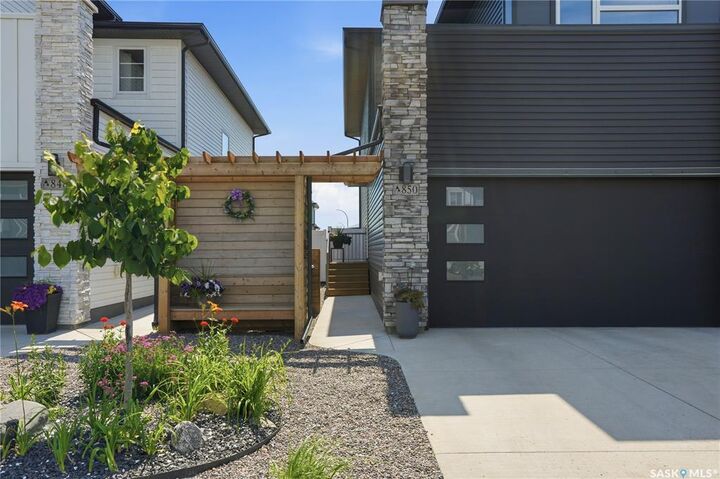Property Photo: 850 Brighton Gate SK S7V 1L2