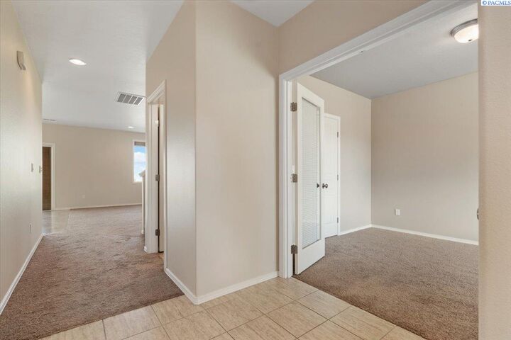 Property Photo:  2660 Sandpiper Loop  WA 99354 