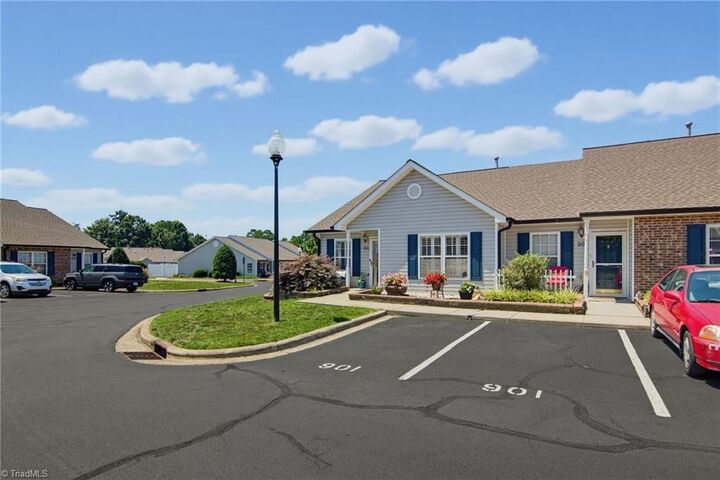 Property Photo:  901 Glen Gate Circle  NC 27284 