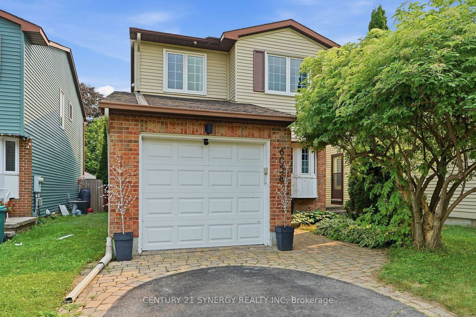 Property Photo: 6058 Forestglen Crescent ON K1C 5N4