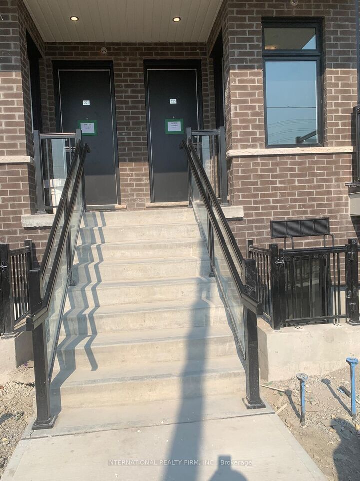 Property Photo:  755 Omega Drive 320  ON L1V 0H1 