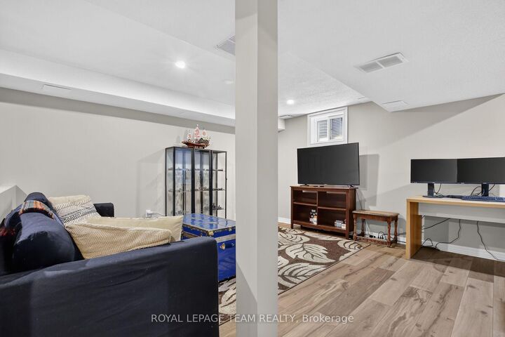 Property Photo:  3 Hepburn Court  ON K2L 3Z3 