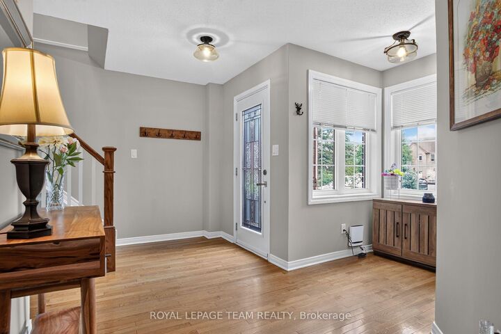 Property Photo: 3 Hepburn Court ON K2L 3Z3