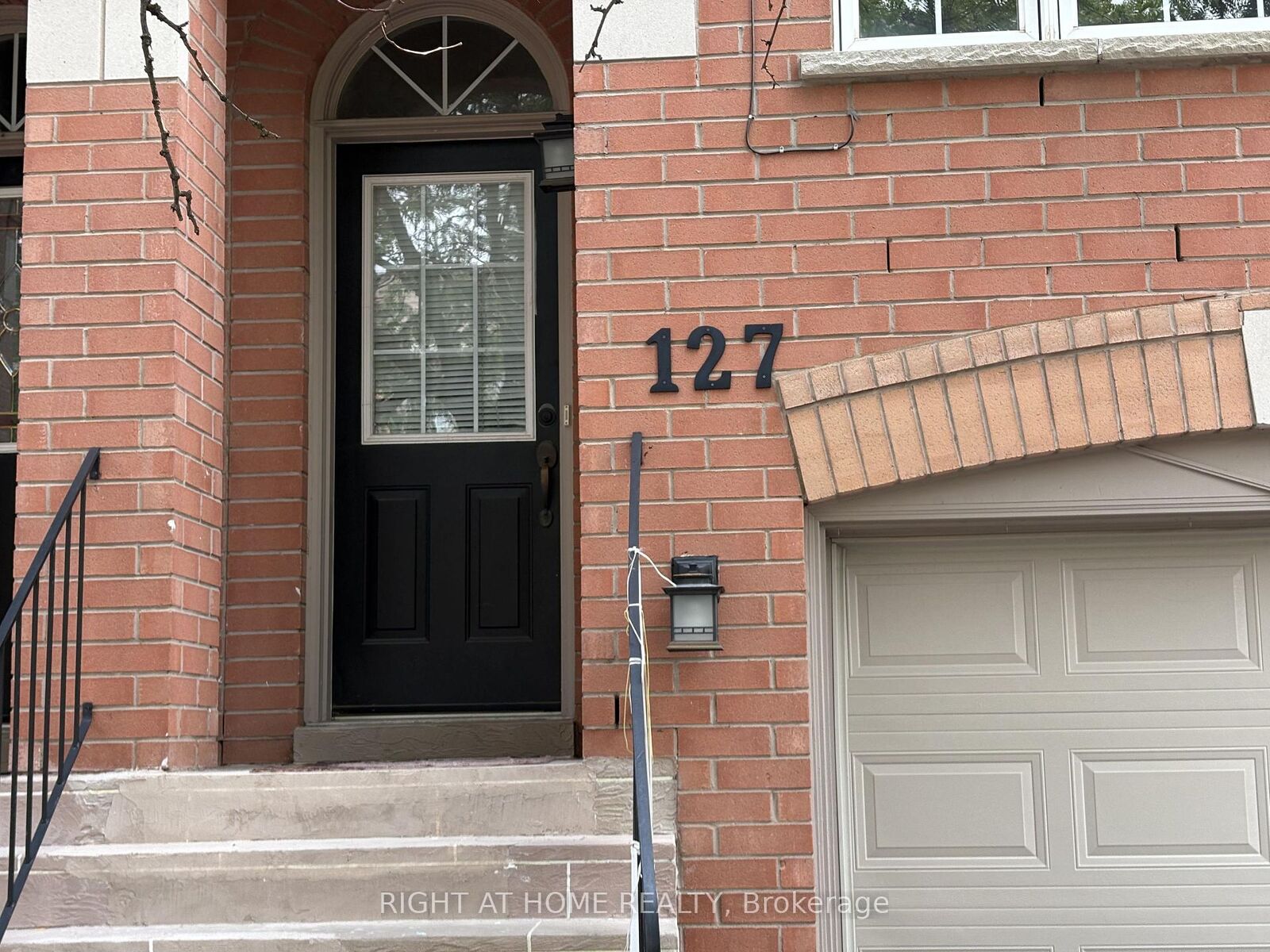 Property Photo:  5030 Heatherleigh Avenue 127  ON L5V 2G7 