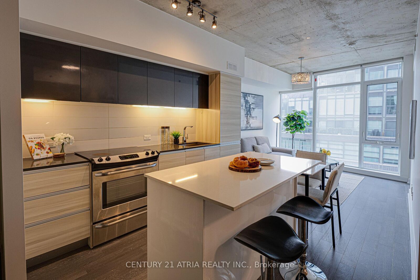 Property Photo: 1190 Dundas Street E 513 ON M4M 0C5