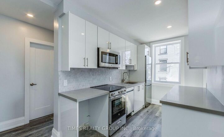 Photo de la propriété:  1480 Dundas Street E 5  ON M4M 1S9 