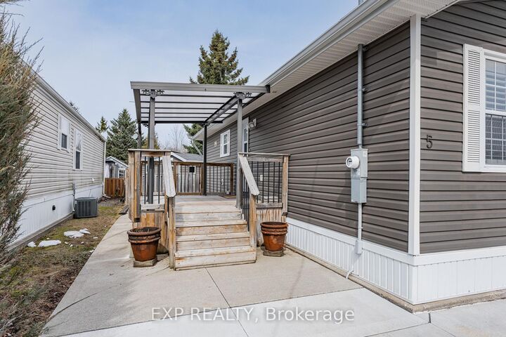 Property Photo:  5 Elm Street  ON N0B 2J0 