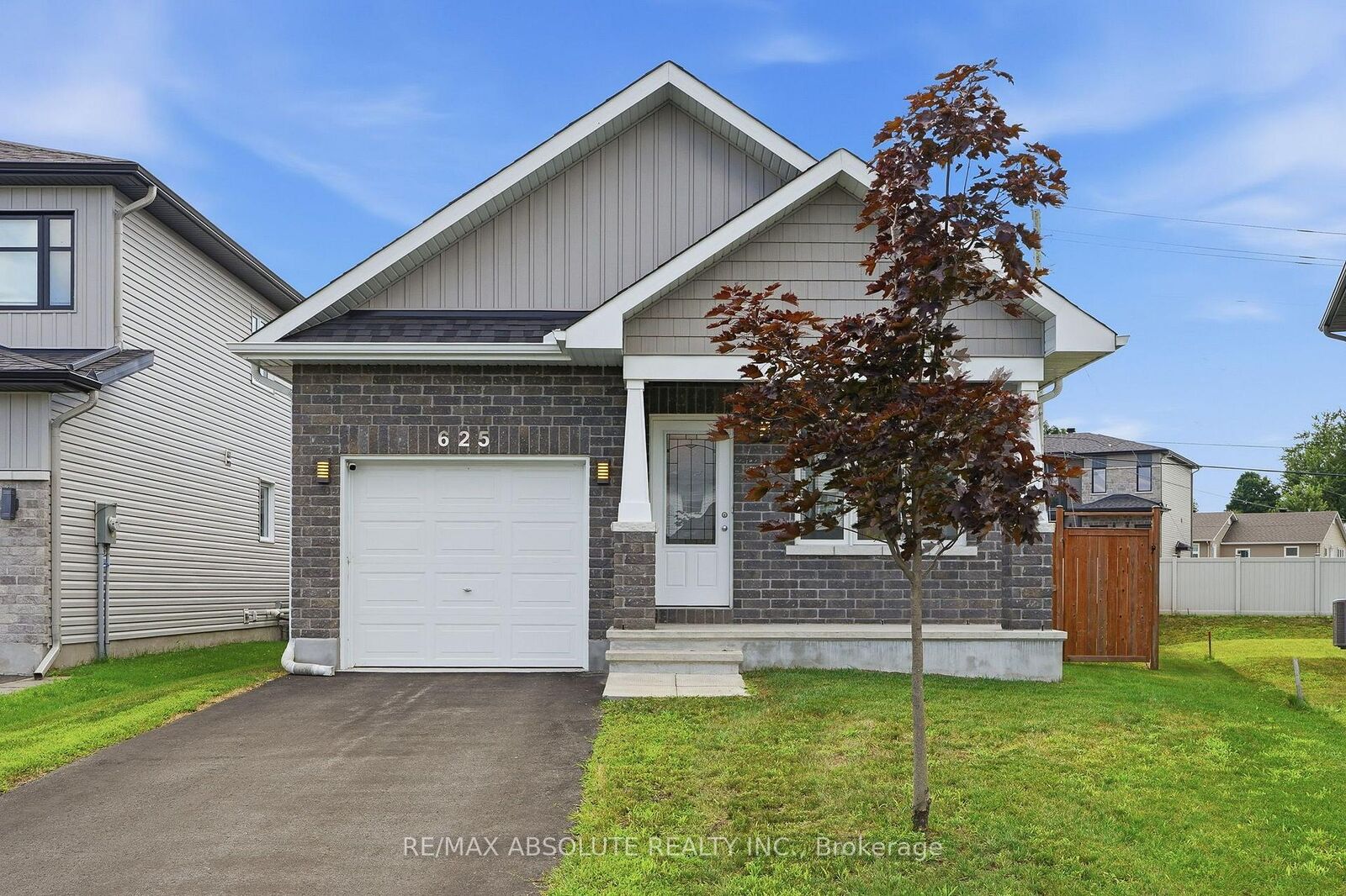 Property Photo:  625 Robert Street  ON K4K 0J8 