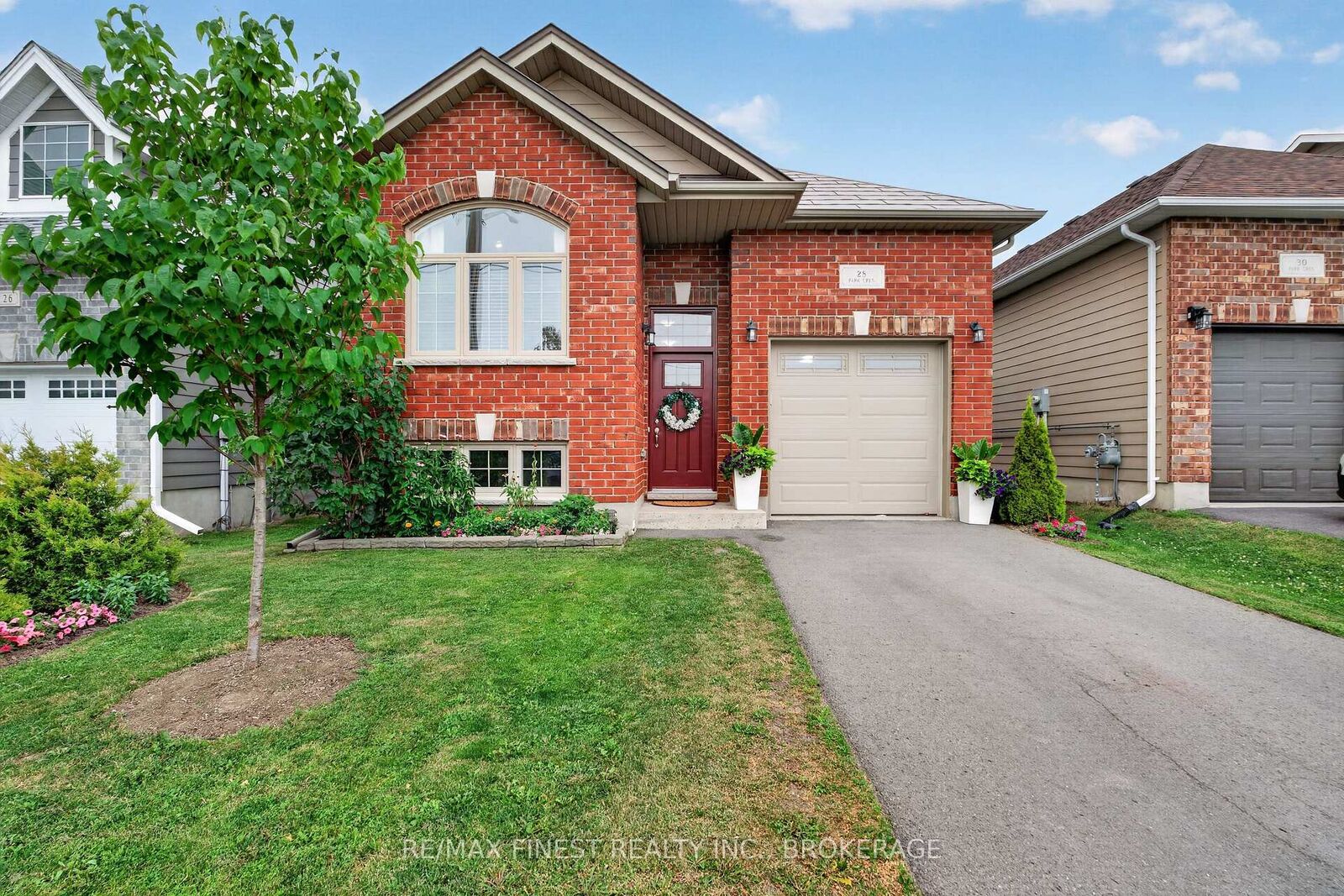 Property Photo:  28 Park Crescent  ON K7N 0C2 