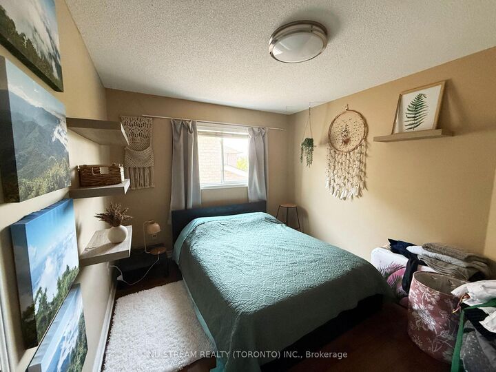 Property Photo: 1081 Blueheron Boulevard ON L5V 2J7