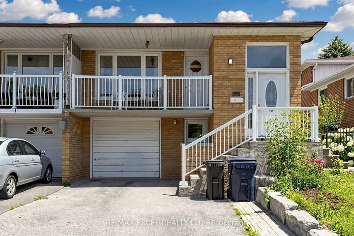 Property Photo: 216 Shawnee Circle ON M2H 2Y4