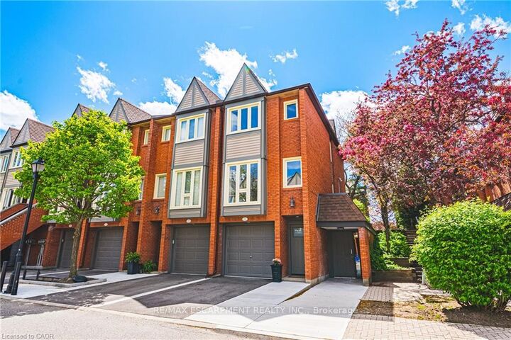 Property Photo: 895 Maple Avenue 101 ON L7S 2H7