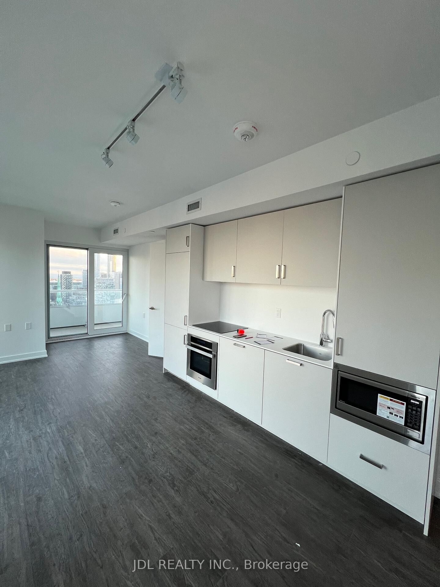 Property Photo:  88 Queen Street E 3003  ON L3T 0C7 