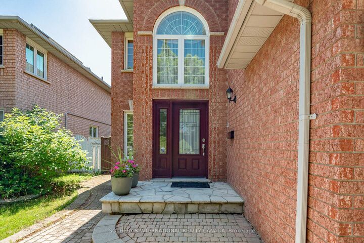 Property Photo: 5550 Middleport Crescent N ON L4Z 3S5