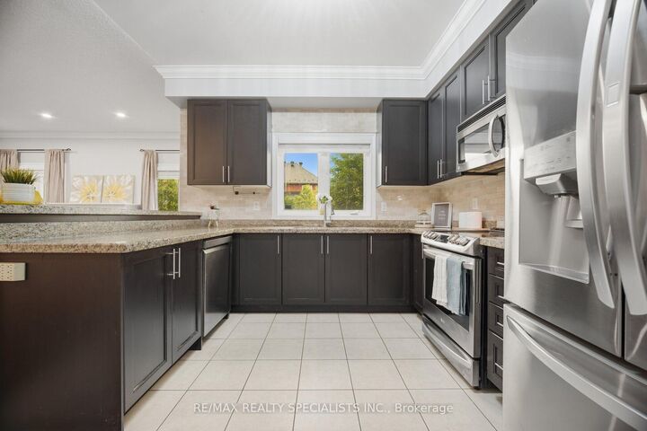 Property Photo: 227 Minto Crescent ON L9T 7P4