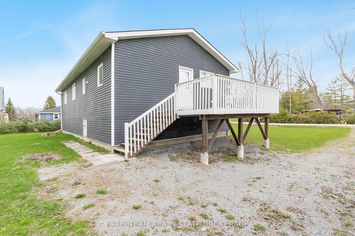 3554 John Street — photo 1