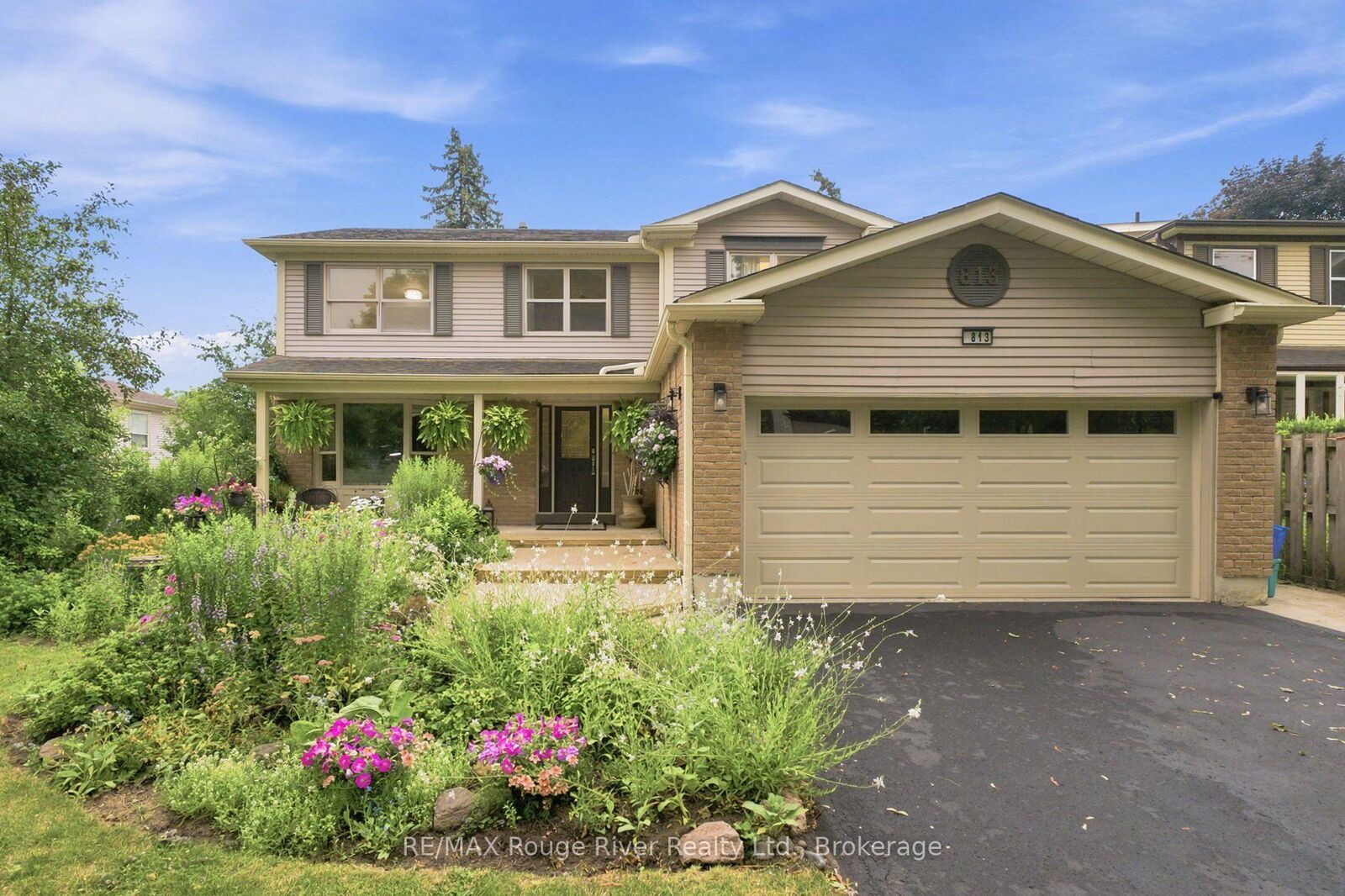 Property Photo:  813 Ironwood Court  ON L1N 6S3 