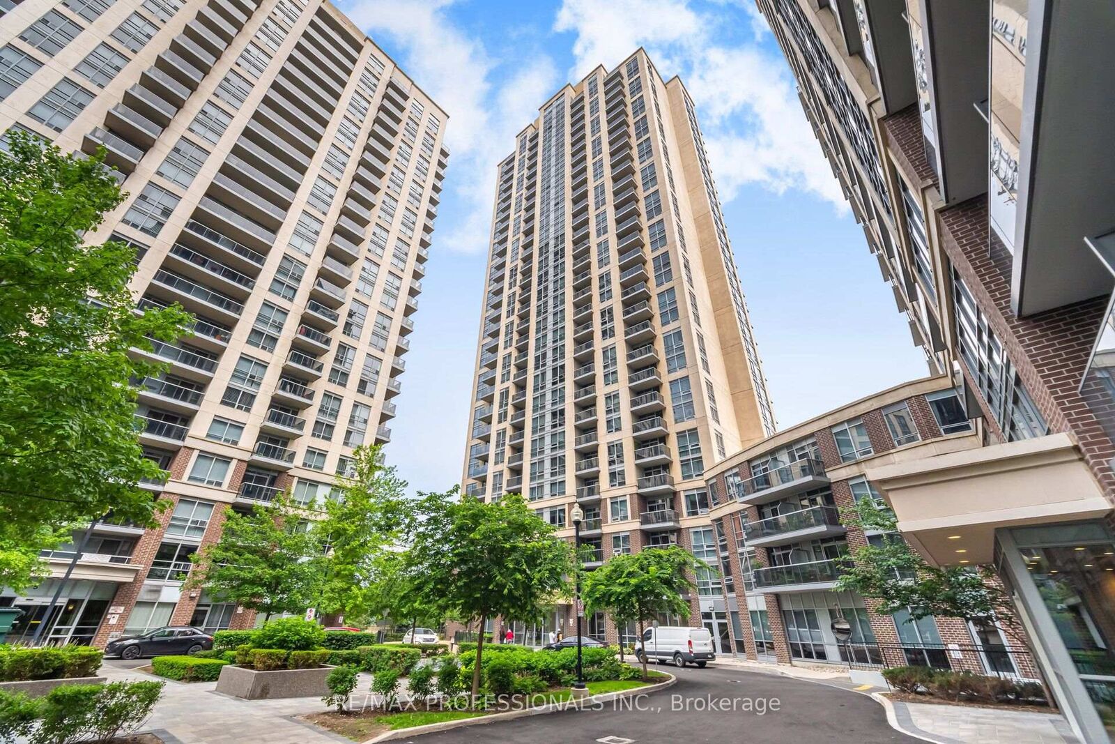Property Photo:  3 Michael Power Place 2407  ON M9A 0A2 