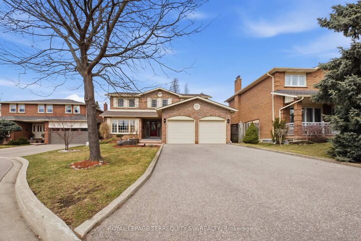 Property Photo: 1169 Carlo Court ON L4W 3N6