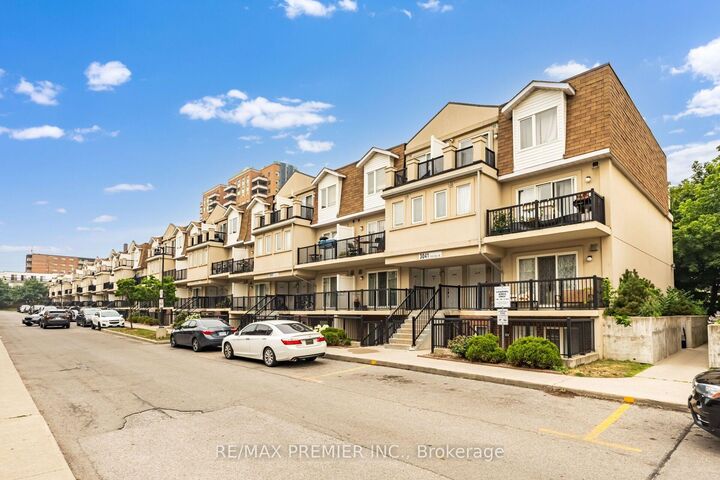 Property Photo: 3041 Finch Avenue W 2072 ON M9M 0A4