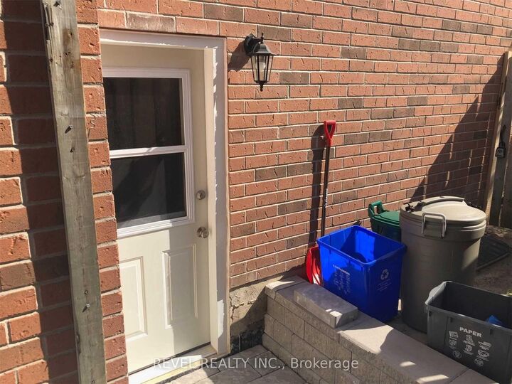 Property Photo:  1 Bates Court Lower  ON L4N 8L9 