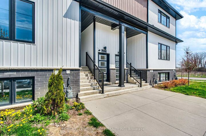 Property Photo: 4263 Fourth Avenue 212 ON L2E 0C2