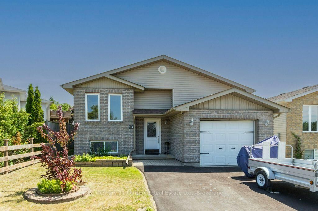 Property Photo: 17 Mayhew Drive ON K8V 6W9
